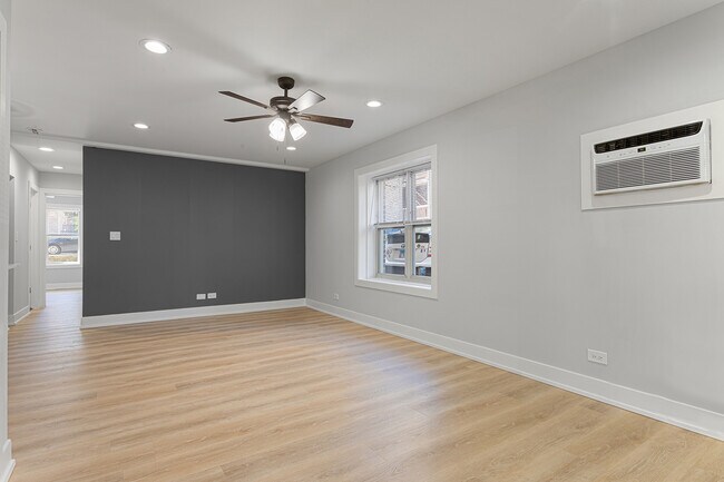 Foto del edificio - 1303 W Estes Ave