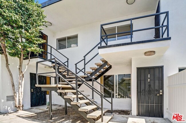 Building Photo - 3670 Greenfield Ave