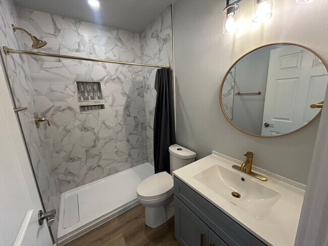 Foto del edificio - Private, Quiet HOME 1 bd 1 bath w/ garage ...