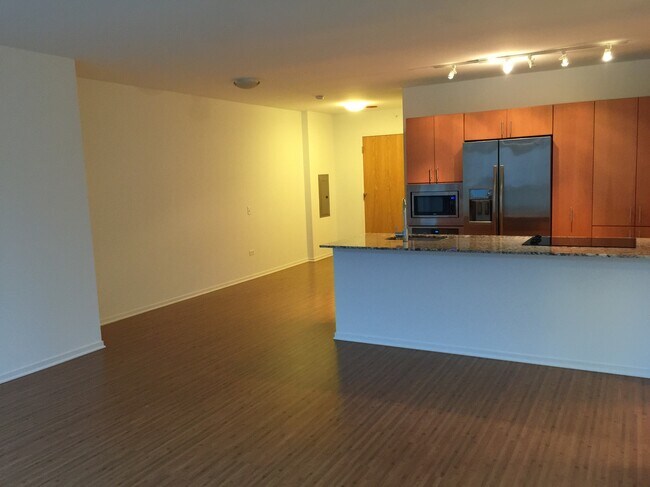 Foto del edificio - 300 E North Water St