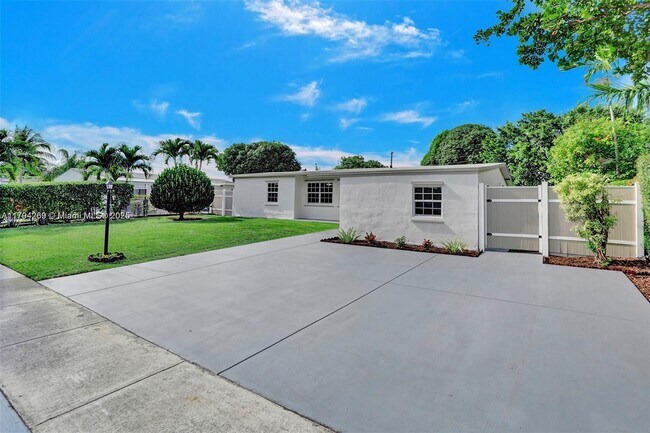 Foto del edificio - 6480 W 13th Ct