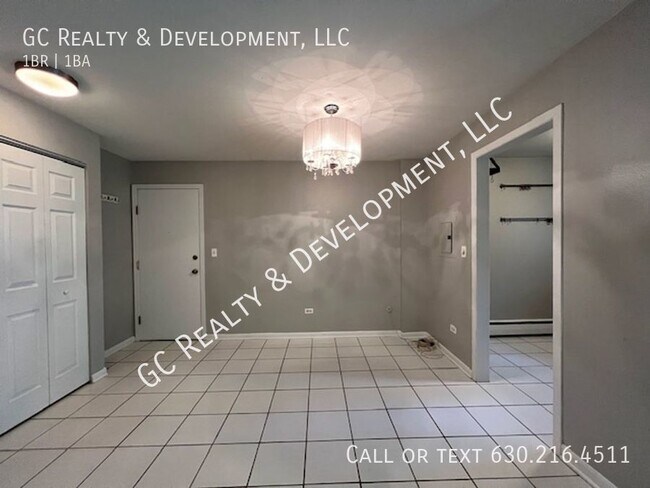 Building Photo - ***PALATINE ONE BDRM CONDO / SS APPL / TEN...