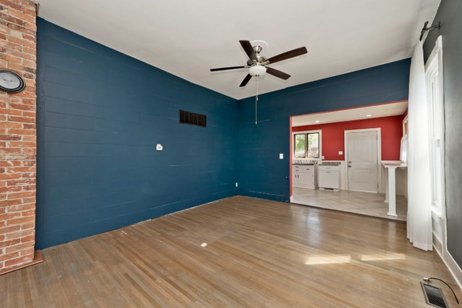 Building Photo - 427 Riley Ave