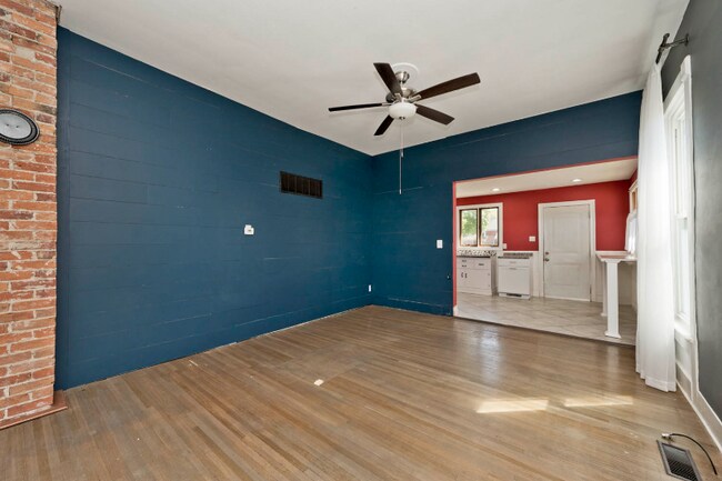Foto del edificio - 427 Riley Ave