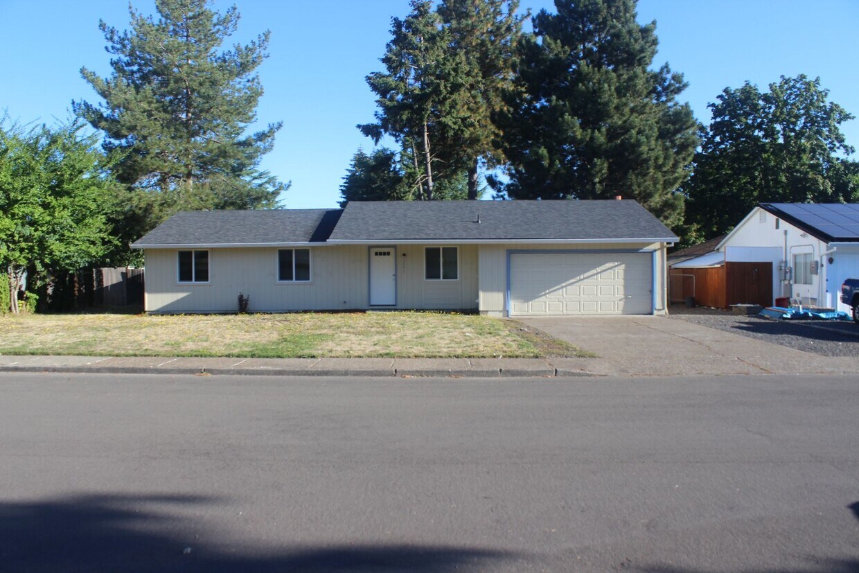 Primary Photo - 3 bedroom, 2 bath home in Hillsboro near I...