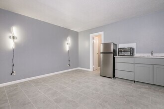 Building Photo - 620 W Amarillo Blvd