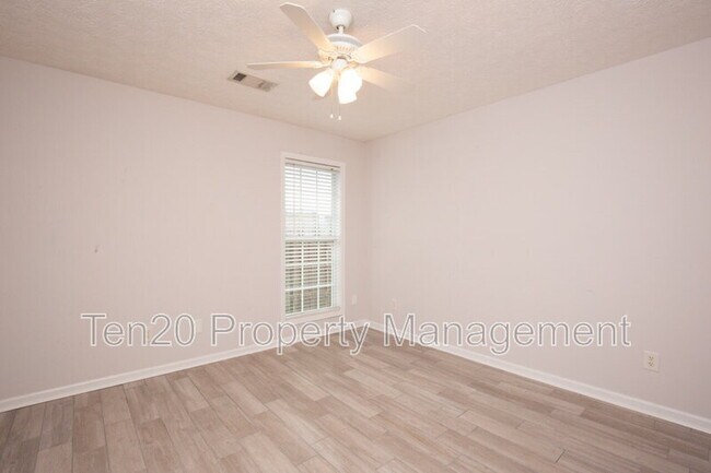 Foto del edificio - 6020 White Pine Dr