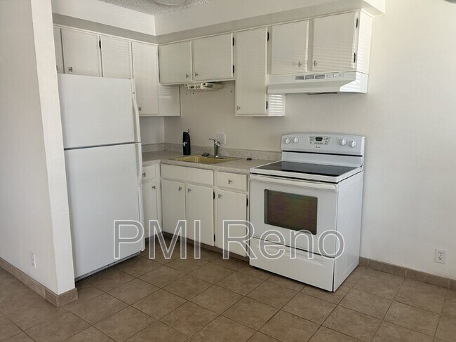 Foto del edificio - 374 La Rue Ave