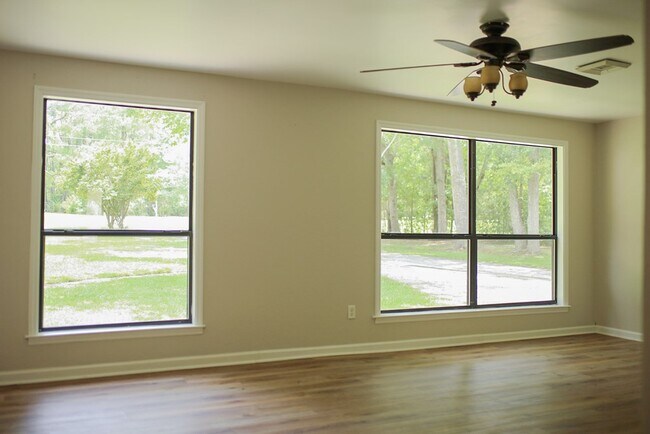 Foto del edificio - 219 Carter Rd