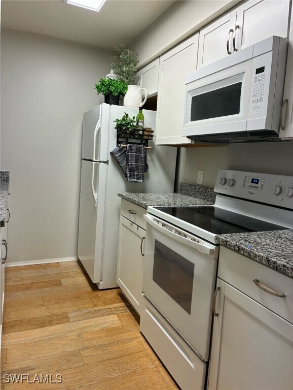 Building Photo - 13134 Feather Sound Dr