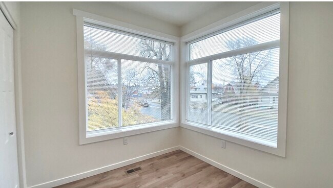 Foto del edificio - 2511 N Hamilton St