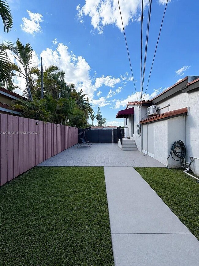Building Photo - 8260 SW 27th Ter