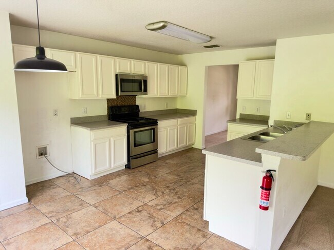 Foto del edificio - Call Ed for showings (352) 217-0284