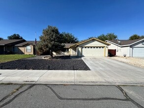 Building Photo - 328 Wildrose Dr