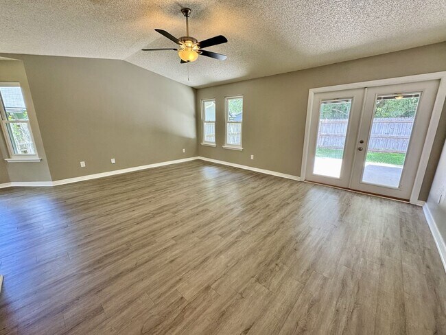 Foto del edificio - 3625 Lumberjack Way