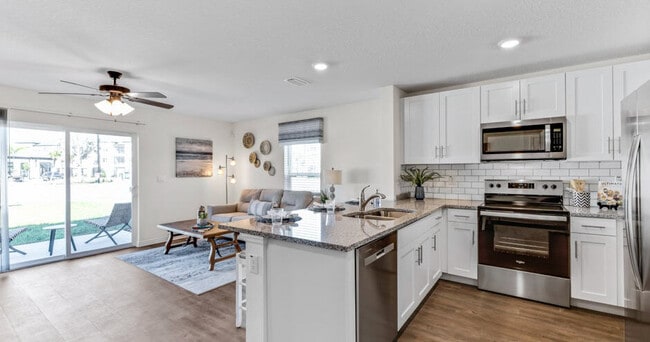 Foto del edificio - Crestview at Grove West Townhomes