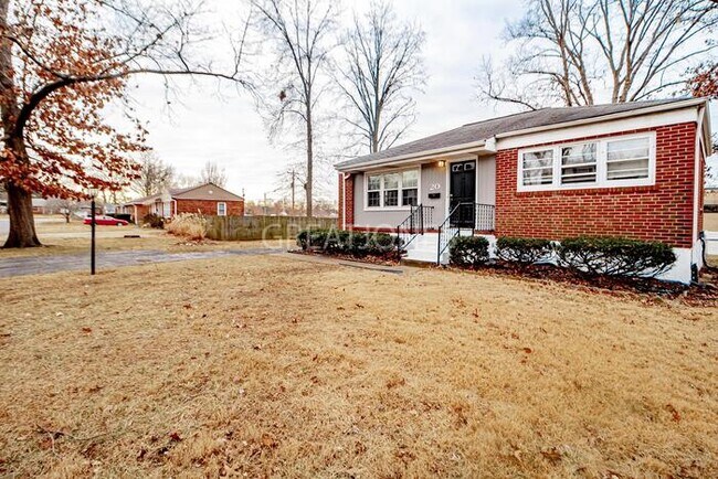 Building Photo - 20 Regina Ct