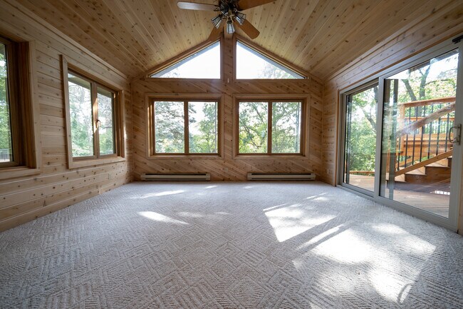 Building Photo - 13133 Hallmark Ct