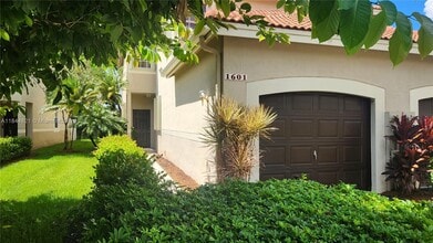 Building Photo - 1601 Sorrento Dr