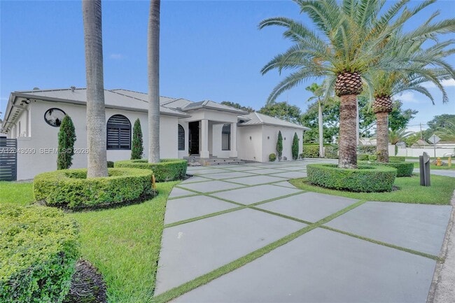 Building Photo - 2600 SW 128th Ct