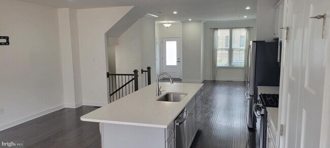 Building Photo - 6416 Dalston St