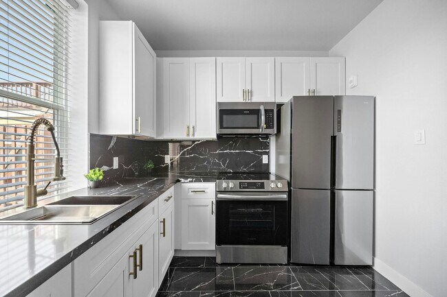 Foto del edificio - 801 Broadway Avenue J