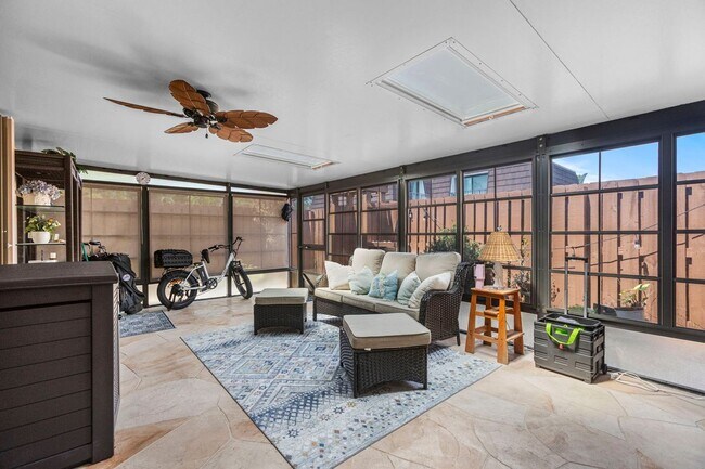 Building Photo - 5674 SE Riverboat Dr