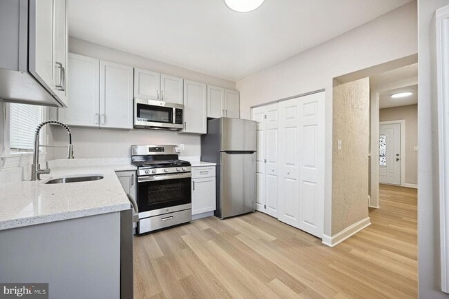 Photo - 1640 L St NE House