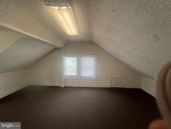 Building Photo - 227 Linwood Ave