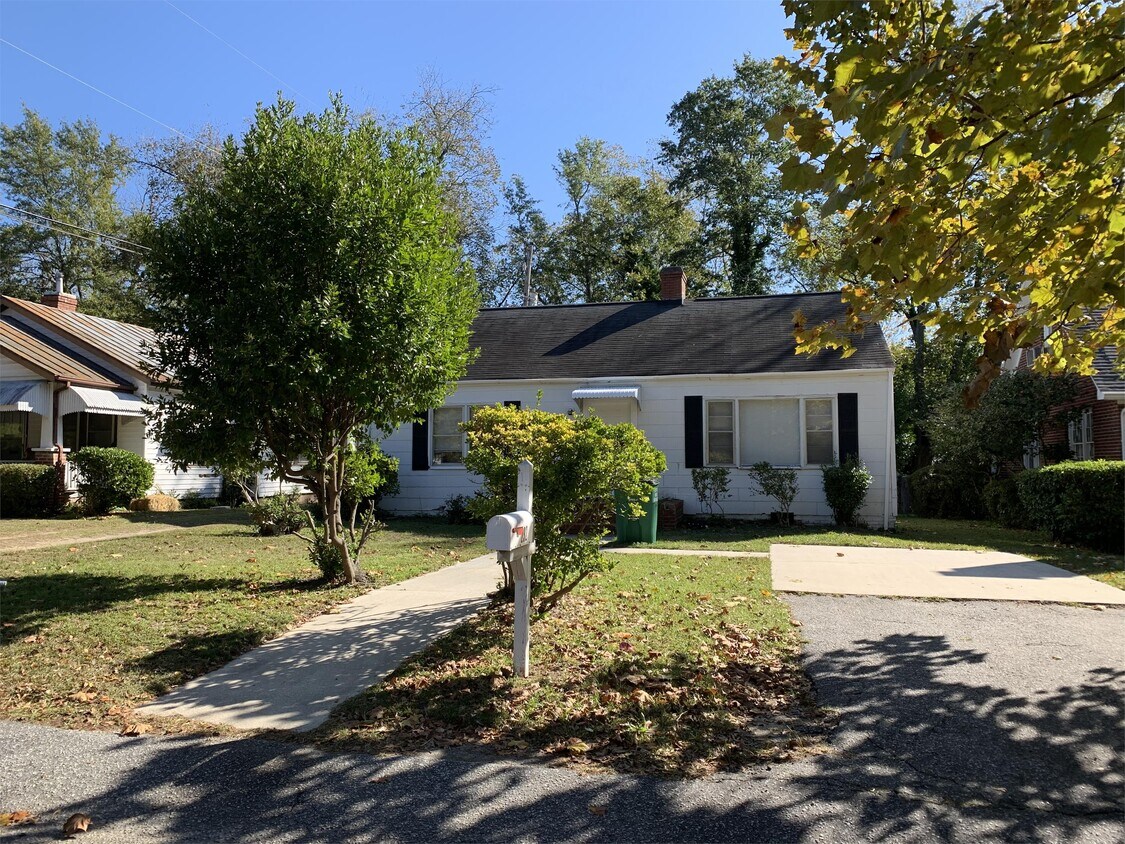 Foto principal - 232 Fairfield St NE