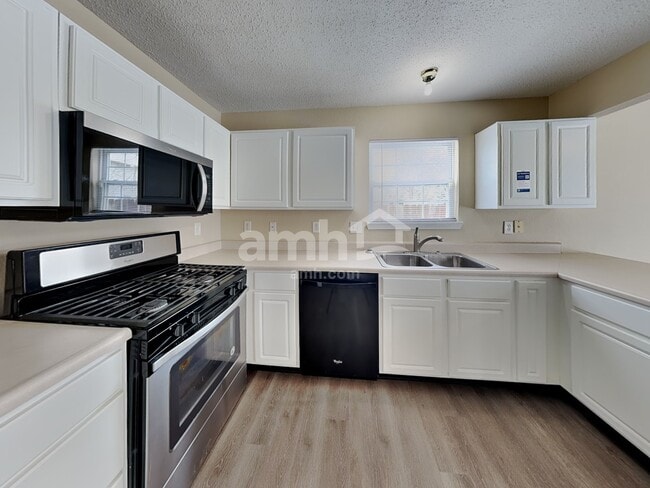 Building Photo - 12132 Roundtree Rd