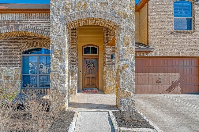 Building Photo - 5618 Cedar Cres Ct