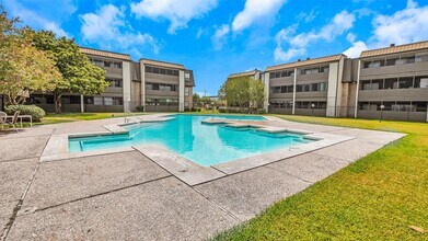 Building Photo - 3035 Walnut Bend Ln