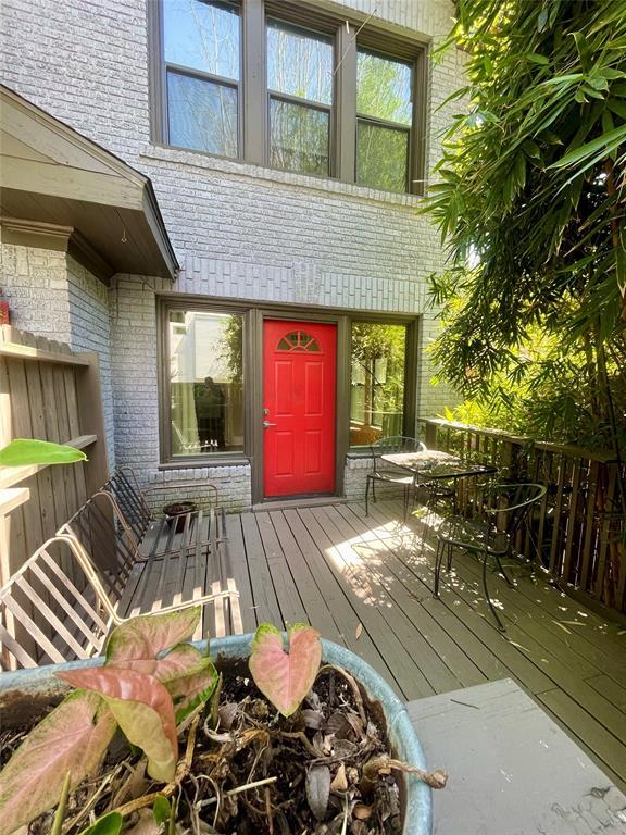 Primary Photo - 301 W Clay St