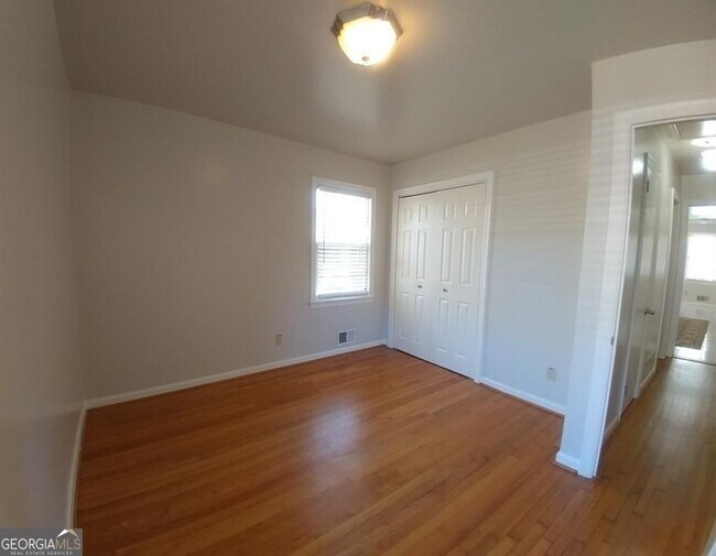 Foto del edificio - 1275 Pine Valley Ct