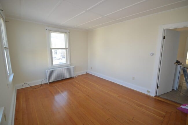 Building Photo - 20 Dixon St