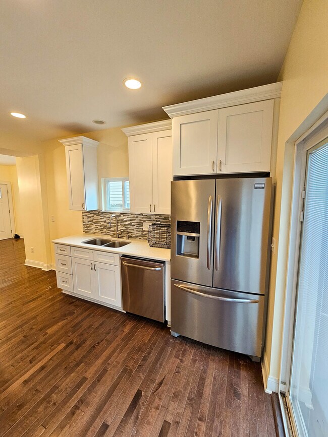 Foto del edificio - 389 W 4th Ave