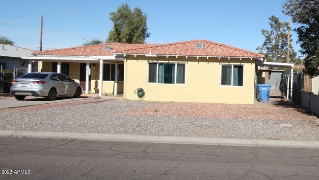 Foto del edificio - 2434 E Clarendon Ave