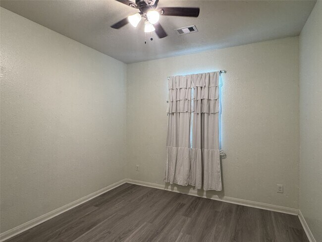 Building Photo - 21326 Echo Manor Dr