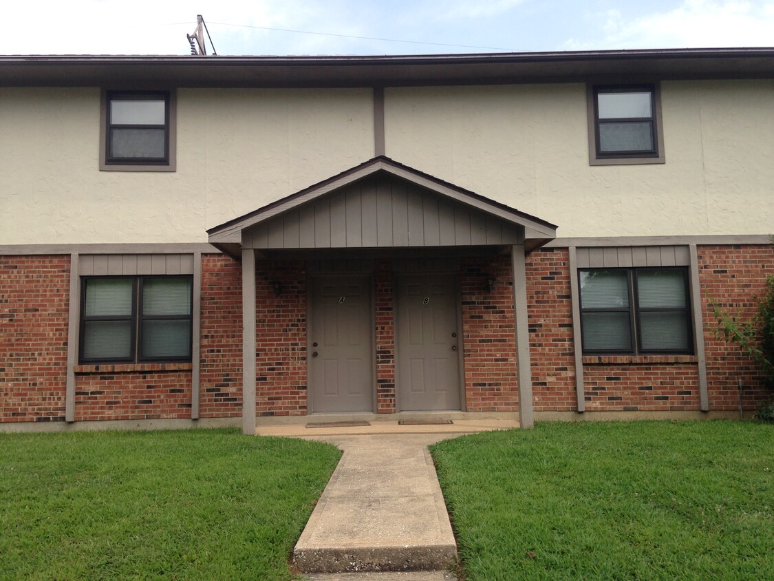 Primary Photo - 4609 W Millbrook Dr