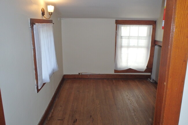 Building Photo - 412 W Foster Ave