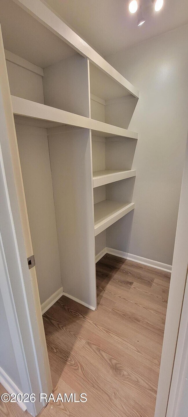 Foto del edificio - 220 Doucet Rd