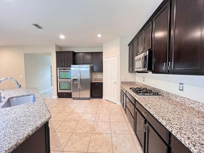 Foto del edificio - Your Home awaits for you!