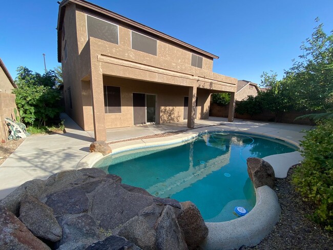 Foto del edificio - Prime Power Ranch Retreat: 4BR/2.5BA Oasis with Private Pool, Vaulted Ceilings & Backyard Bliss!