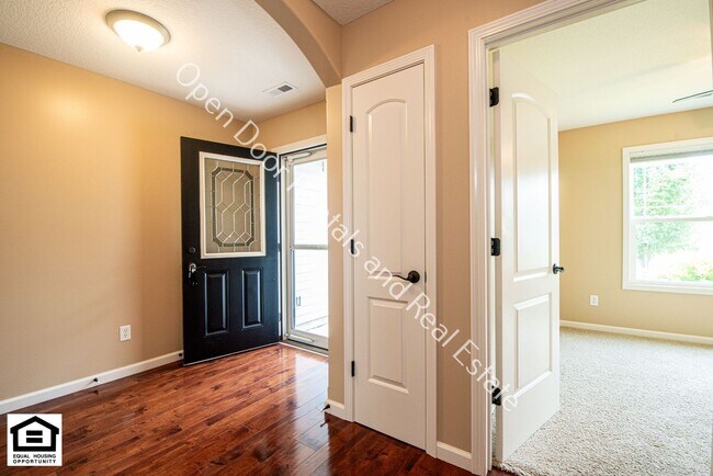 Foto del edificio - 3 bedroom home now available $500 off first months rent!