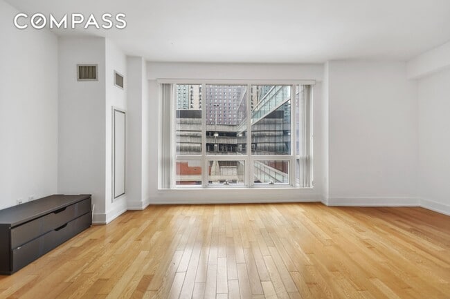 Building Photo - 350 W 42nd St