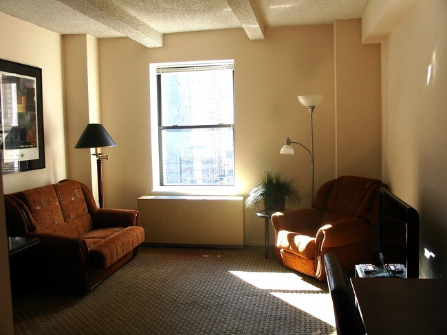 Foto del edificio - 150 W 51st St