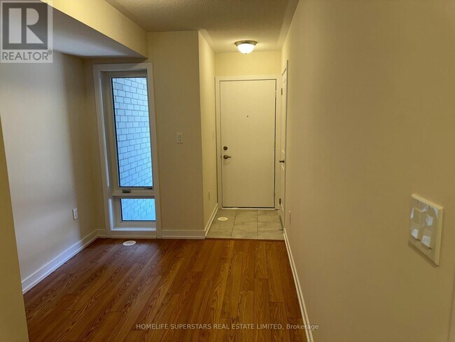 Building Photo - 15 Chiffon St