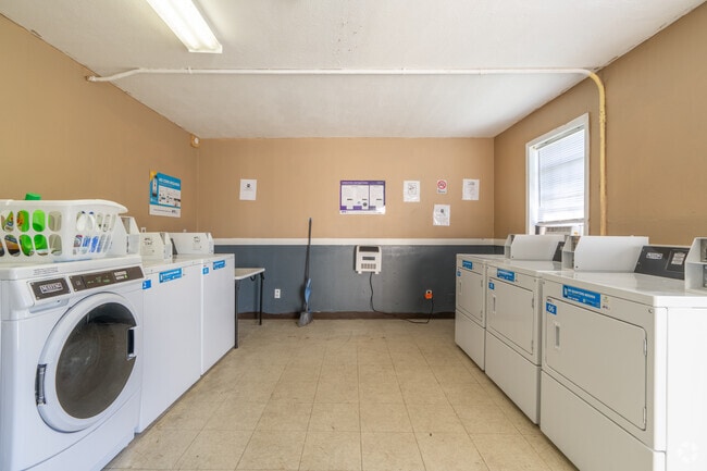 Laundry Room - Vue on Royal Ridge