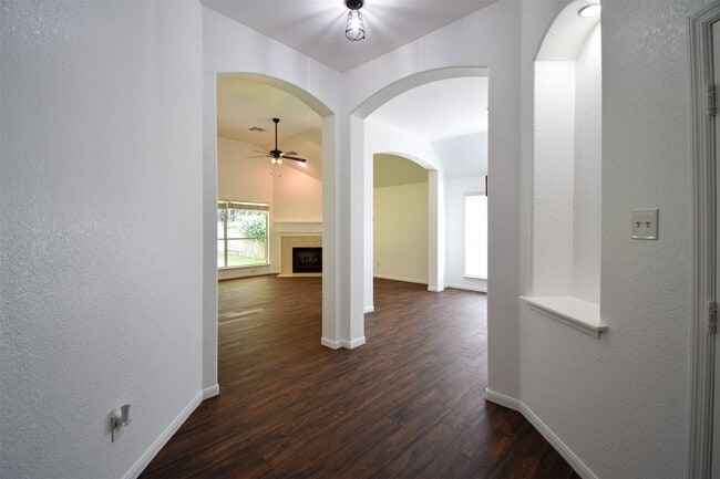 Building Photo - 34 S Rambling Ridge Pl